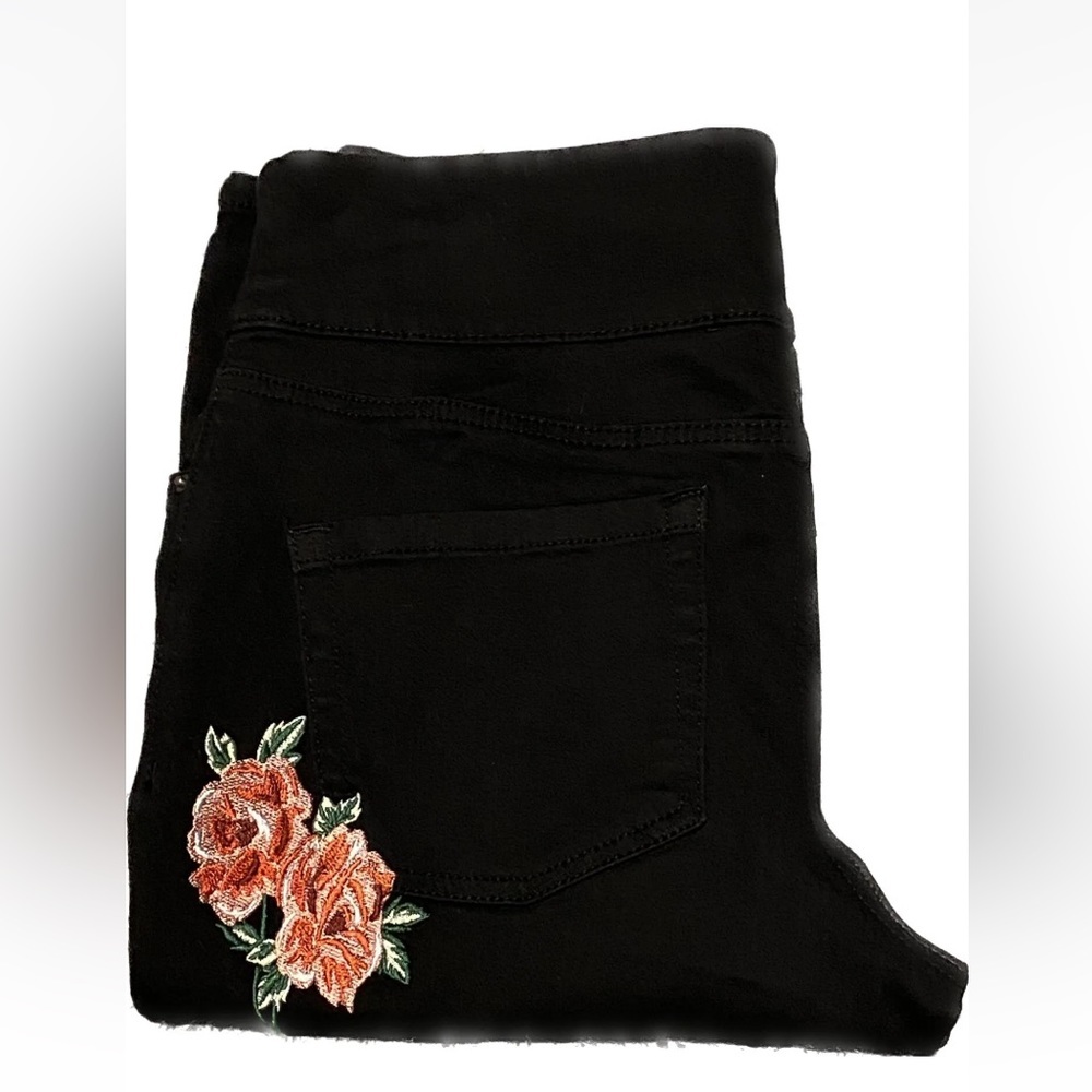 3/$15 The Pioneer Woman Pull-On Embroidered Floral Bootcut Jeans Size Small NWOT - Picture 4 of 9